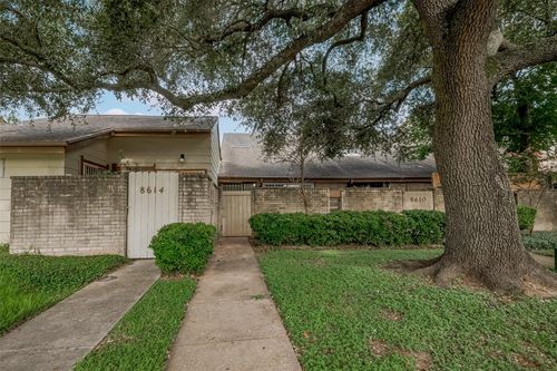 8612 Dairy View Ln, Houston, TX, 77072-3909 | Card Image