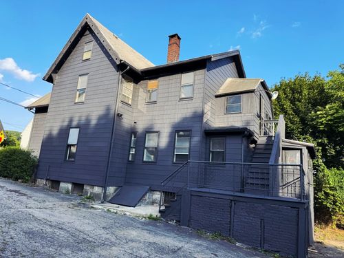 9 Brewster St, Waterbury, CT, 06704-3002 | Card Image
