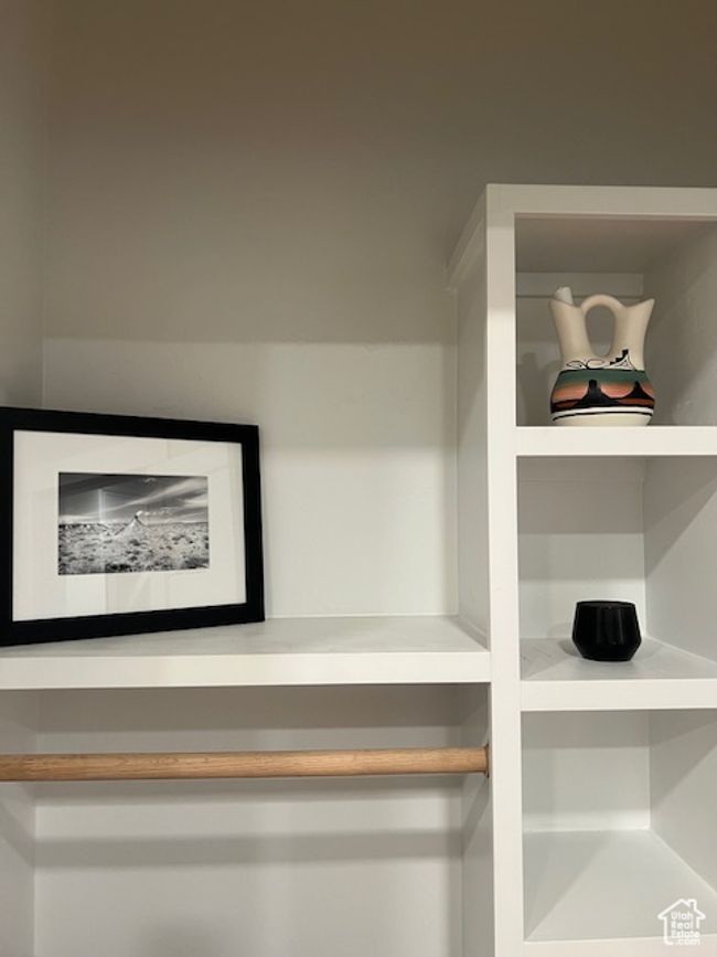 Custom built in shelves in bedroom | Image 16