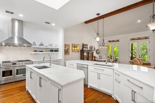 304 Knoll Spgs, Boerne, TX, 78006-9290 | Card Image