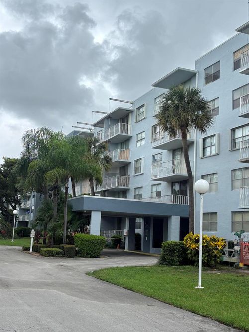 apt-2c-480 Executive Center Dr, West Palm Beach, FL, 33401-2981 | Card Image
