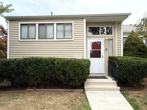 92-92 Shepards Knoll Dr, Hamden, CT, 06514-1805 | Card Image