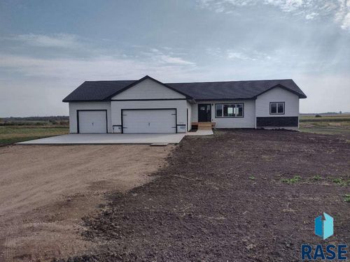 2022 Harvest Creek Ln, Madison, SD, 57042-3213 | Card Image