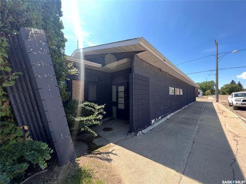 402 Hill Ave, Cut Knife, SK, S0M0N0 | Card Image