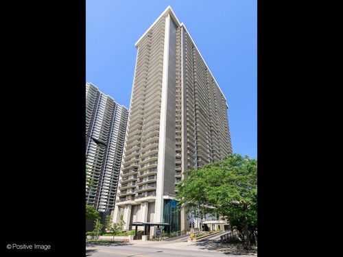 14d-6007 N Sheridan Rd, Chicago, IL, 60660-3004 | Card Image