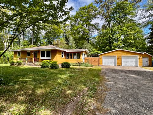 19105 Glendale Cir, Spring Lake, MI, 49456-2335 | Card Image