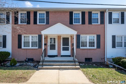 221 Sylvan Knoll Road, Stamford, CT, 06902 | Card Image
