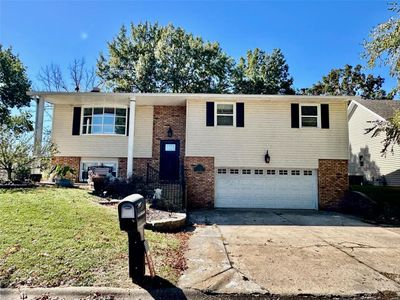 Split foyer home with a garage | Image 1