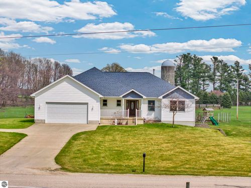8965 S 35 Rd, Cadillac, MI, 49601-9300 | Card Image