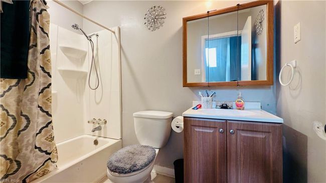 Hall Bathroom | Image 31