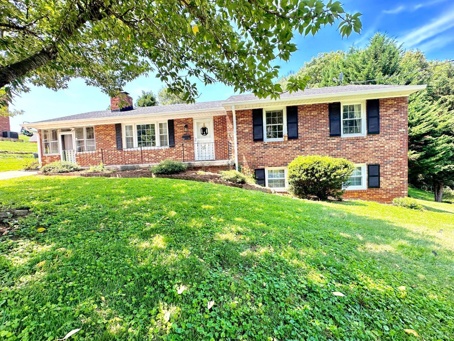 Sandusky Dr, Lynchburg, VA 24502