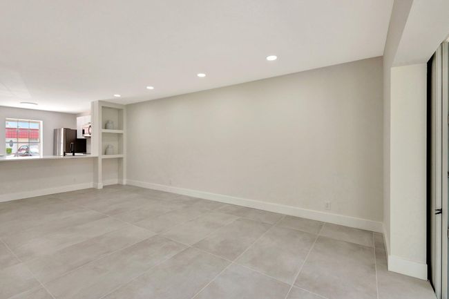 733 Nantucket Cir, Condo with 2 bedrooms, 2 bathrooms and null parking in Lake Worth FL | Image 10