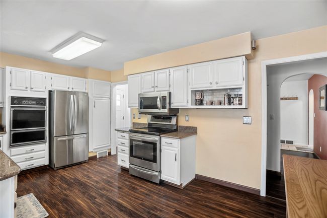 1034 66 Th St, Home with 4 bedrooms, 3 bathrooms and null parking in Windsor Heights IA | Image 7