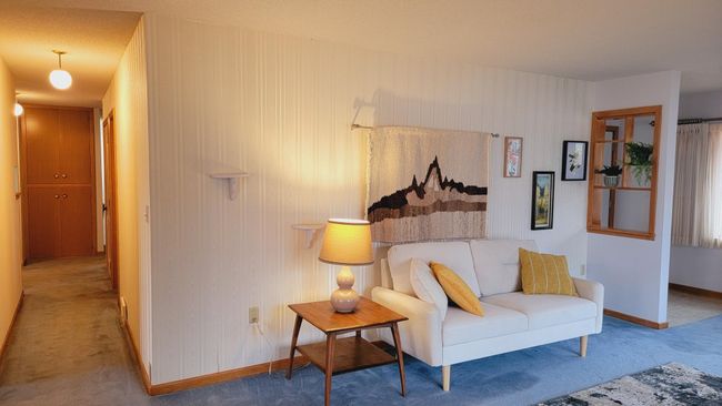 Living room with view of the lake | Image 7