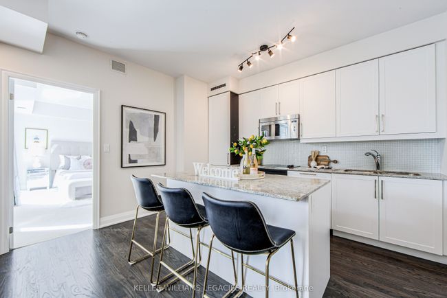 416 - 1 Bedford Rd, Condo with 2 bedrooms, 2 bathrooms and null parking in Toronto ON | Image 5