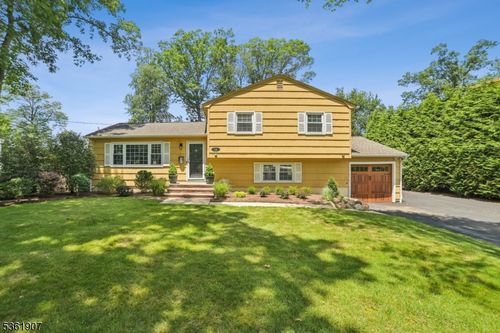 24 Brookside Pl, Livingston, NJ, 07039-4034 | Card Image