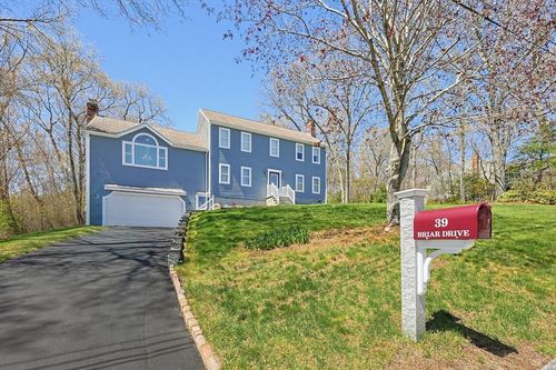 39 Briar Dr, Milford, MA, 01757-1023 | Card Image