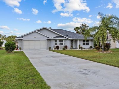 21523 Queen Anne Court, House other with 3 bedrooms, 2 bathrooms and null parking in Leesburg FL | Image 1