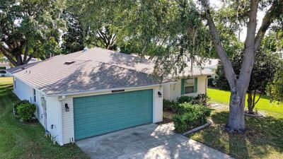 32805 Oak Park Drive, House other with 3 bedrooms, 2 bathrooms and null parking in Leesburg FL | Image 3