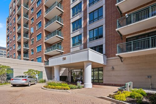 apt-204-750 Pearson St, Des Plaines, IL, 60016-9214 | Card Image