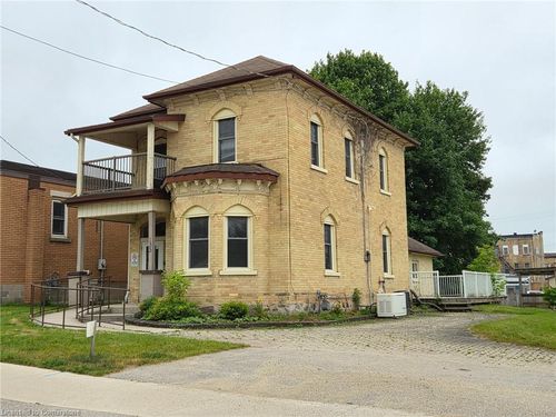 135 Fergus St S, Mount Forest, ON, N0G2L2 | Card Image