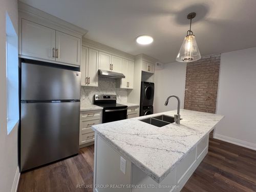 4-4876 Simcoe St, Niagara Falls, ON, L2E1V9 | Card Image