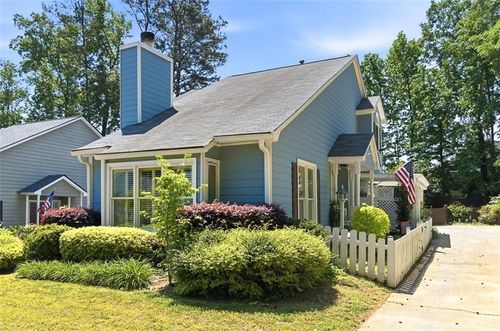 1051 Club Pl Ne, Brookhaven, GA, 30319-2656 | Card Image