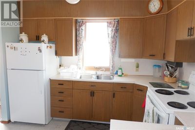 2014 4 Th St N, House other with 3 bedrooms, 2 bathrooms and null parking in Rockglen SK | Image 2