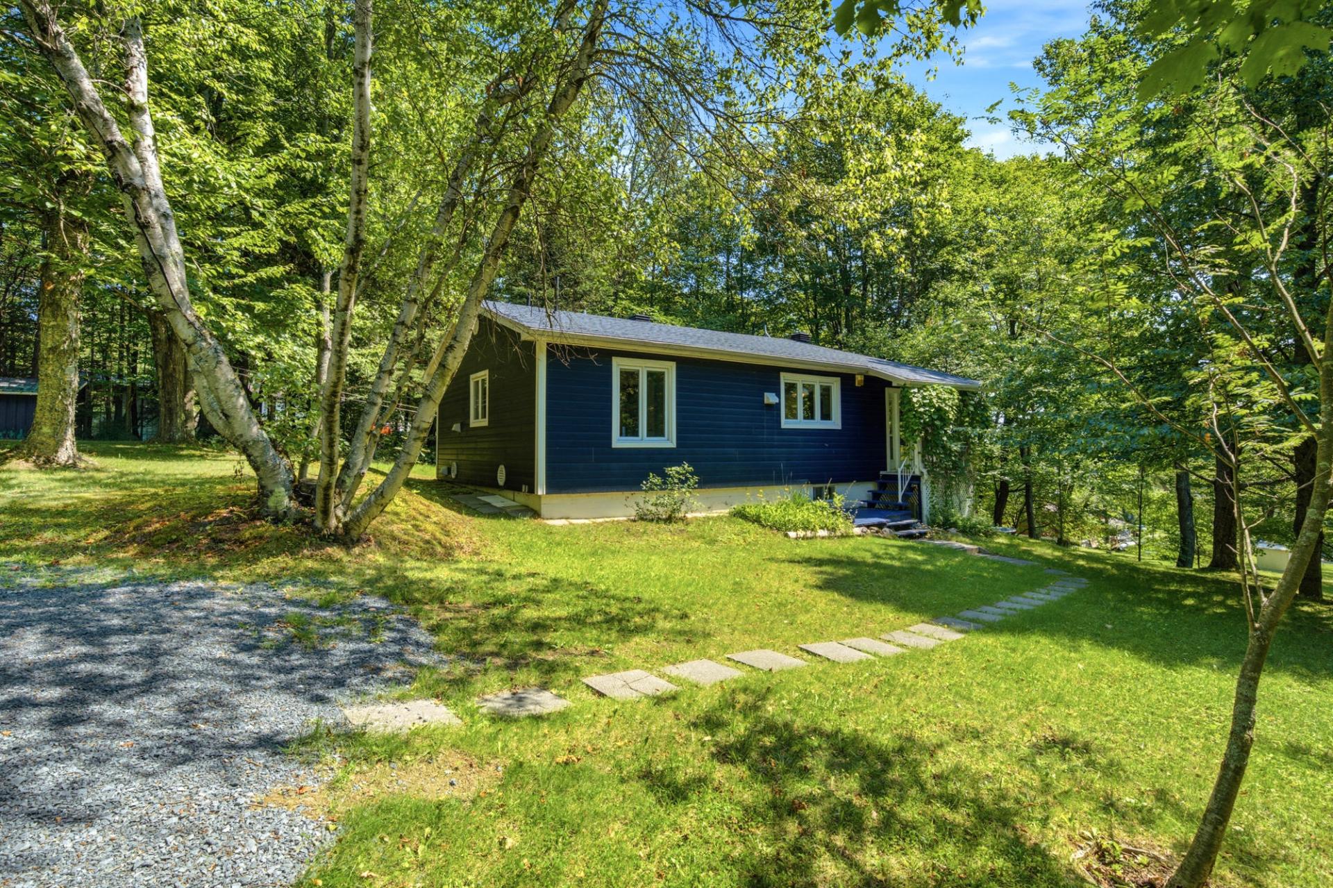 Residential in Saint-Georges-de-Windsor 2