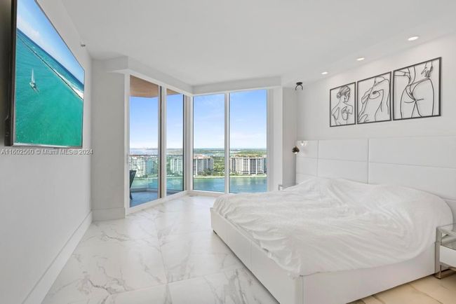 2201 - 300 S Pointe Dr, Condo with 3 bedrooms, 2 bathrooms and null parking in Miami Beach FL | Image 26