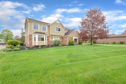 744 Lockmoore Ct, Rochester Hills, MI, 48307-4227 | Card Image