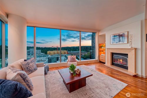 1624-10650 Ne 9th Pl, Bellevue, WA, 98004-5073 | Card Image