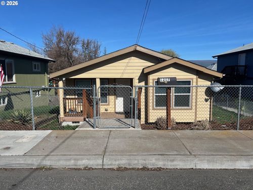1207 E 10th St, The Dalles, OR, 97058-2929 | Card Image
