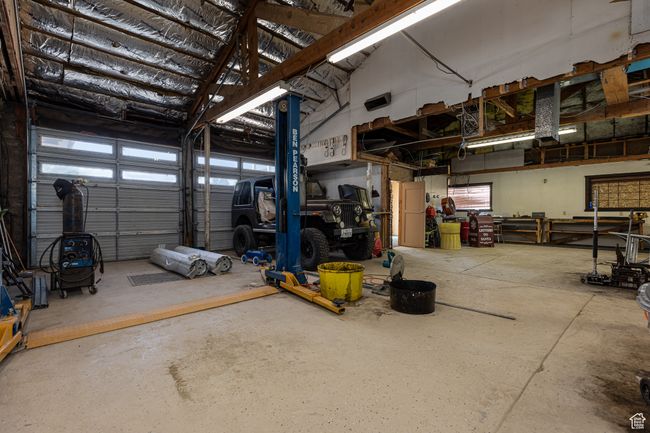 Garage | Image 33