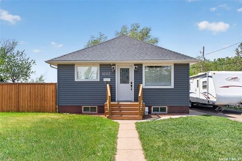 1002 4th Ave Sw, Moose Jaw, SK, S6H5W1 | Card Image