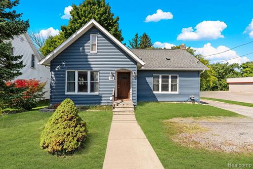 506 W Vienna St, Clio, MI, 48420-1387 | Card Image