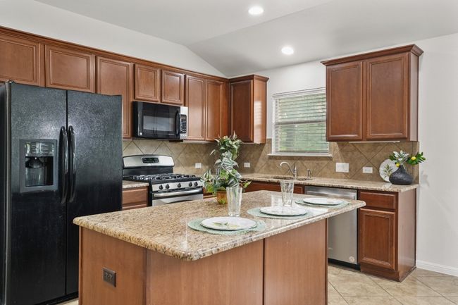 155 San Miniato St, House other with 4 bedrooms, 2 bathrooms and 3 parking in Georgetown TX | Image 8