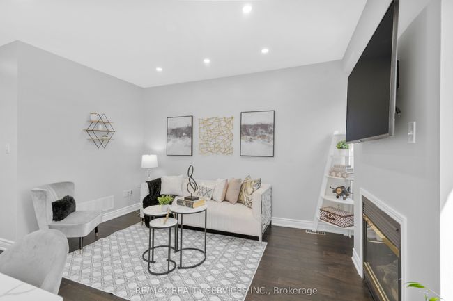 31 Sedgeway Hts, House attached with 3 bedrooms, 4 bathrooms and 3 parking in Vaughan ON | Image 9