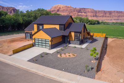 671 Palisade Dr, Home with 3 bedrooms, 2 bathrooms and 2 parking in Moab UT | Image 1