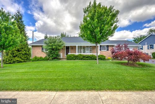13 Meadow Ln, NEW HOLLAND, PA, 17557-1411 | Card Image