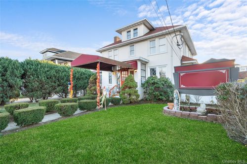 70 Park Ave, Bay Shore, NY, 11706-7309 | Card Image