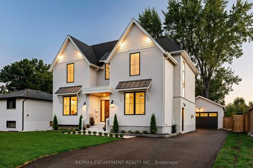 684 Peele Blvd, Burlington, ON, L7R3B9 | Card Image