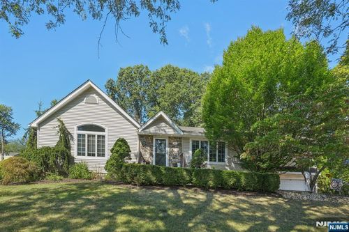 31 Garfield Rd, Wayne, NJ, 07470-6450 | Card Image