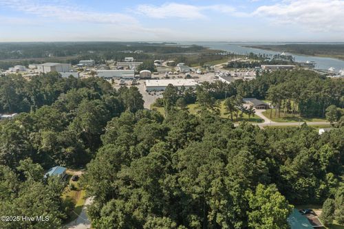105 Seahorse Dr, Beaufort, NC, 28516-7615 | Card Image