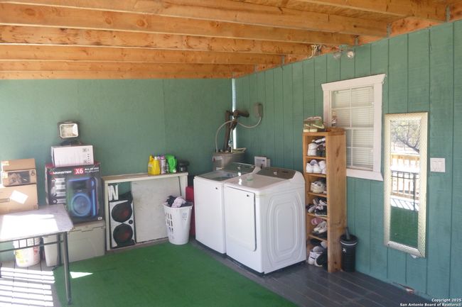 1125 Clear Lake Loop, House other with 1 bedrooms, 1 bathrooms and null parking in Poteet TX | Image 7