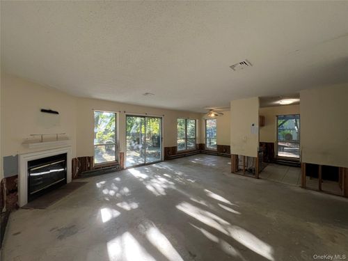 31 Bleakley Dr, Peekskill, NY, 10566-4950 | Card Image