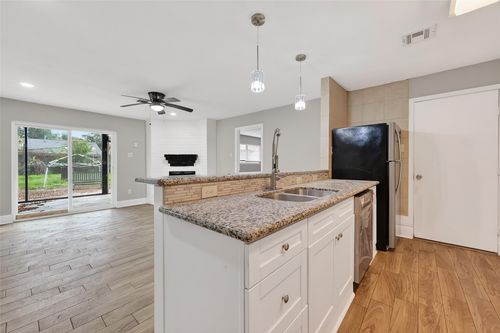 11107 Cedarview Ln, Houston, TX, 77041-5404 | Card Image