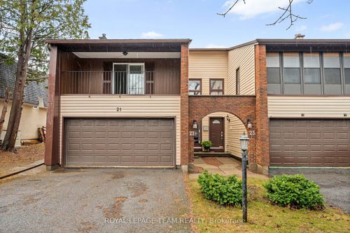 21 Oberon Street, Bells Corners and South to Fallowfield, ON, K2H7X6 | Card Image