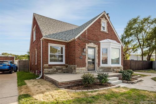 15130 Sprenger Ave, Eastpointe, MI, 48021-2806 | Card Image