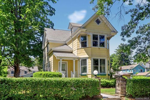 71 Grand St, Croton-On-Hudson, NY, 10520-2518 | Card Image